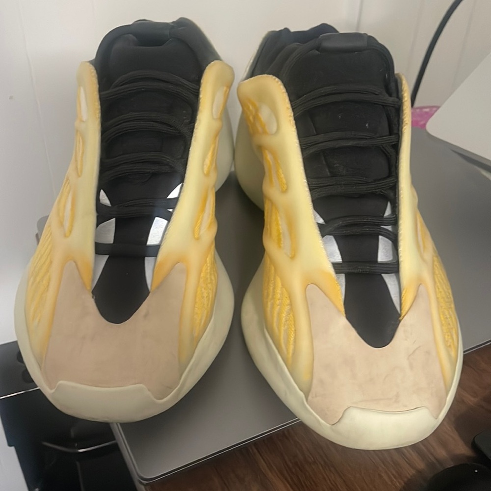 COPY - Size 10 Yeezy 700 v3
